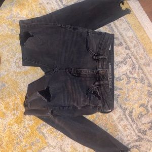 AMERICAN EAGLE BLACK RIPPED SKINNY JEANS